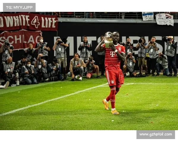 拜仁球迷关注焦点马内伤愈回归时间最新进展与复出前景分析